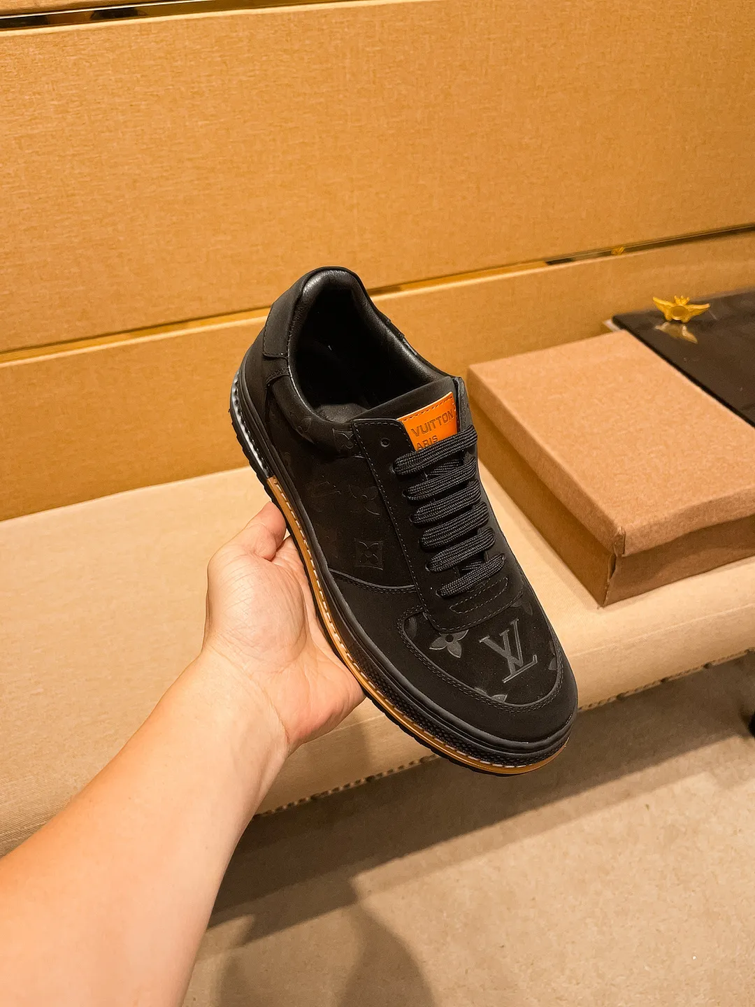 🚘🚘Factory batch 420💰[LV]🔥Louis Vuitton, a high-end men's shoe brand, official website 1:1 latest masterpiece: the upper is made of first-layer cowhide imported from Italy with a comfortable and breathable lining➕original non-slip and wear-resistant outsole🔥, making walking more convenient and comfortable! An exclusive new model, a stunning work, a beautiful 1:1 replica [color] compared to the official quality! Create a fashionable personality to set off your uniqueness! A must-have for trendy men! Classic 🔥 Size: 38-44 Colors 🔥 1⃣️ colors available 🔥.